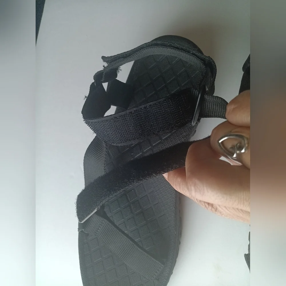 Black Sandals with Sleek Design and Comfort